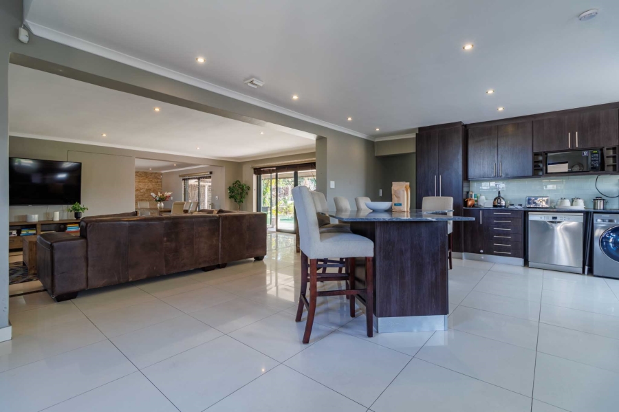 4 Bedroom Property for Sale in Flamingo Vlei Western Cape